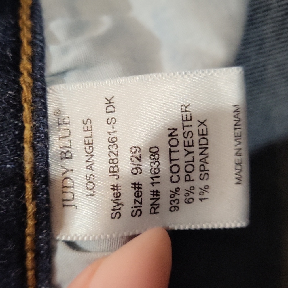 Judy Blue Jeans - Picture 10 of 11